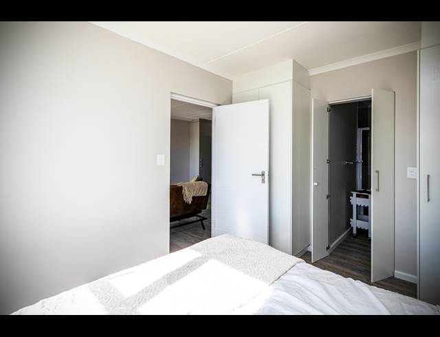 1 BEDROOM APARTMENT FOR SALE IN TABLE VIEW